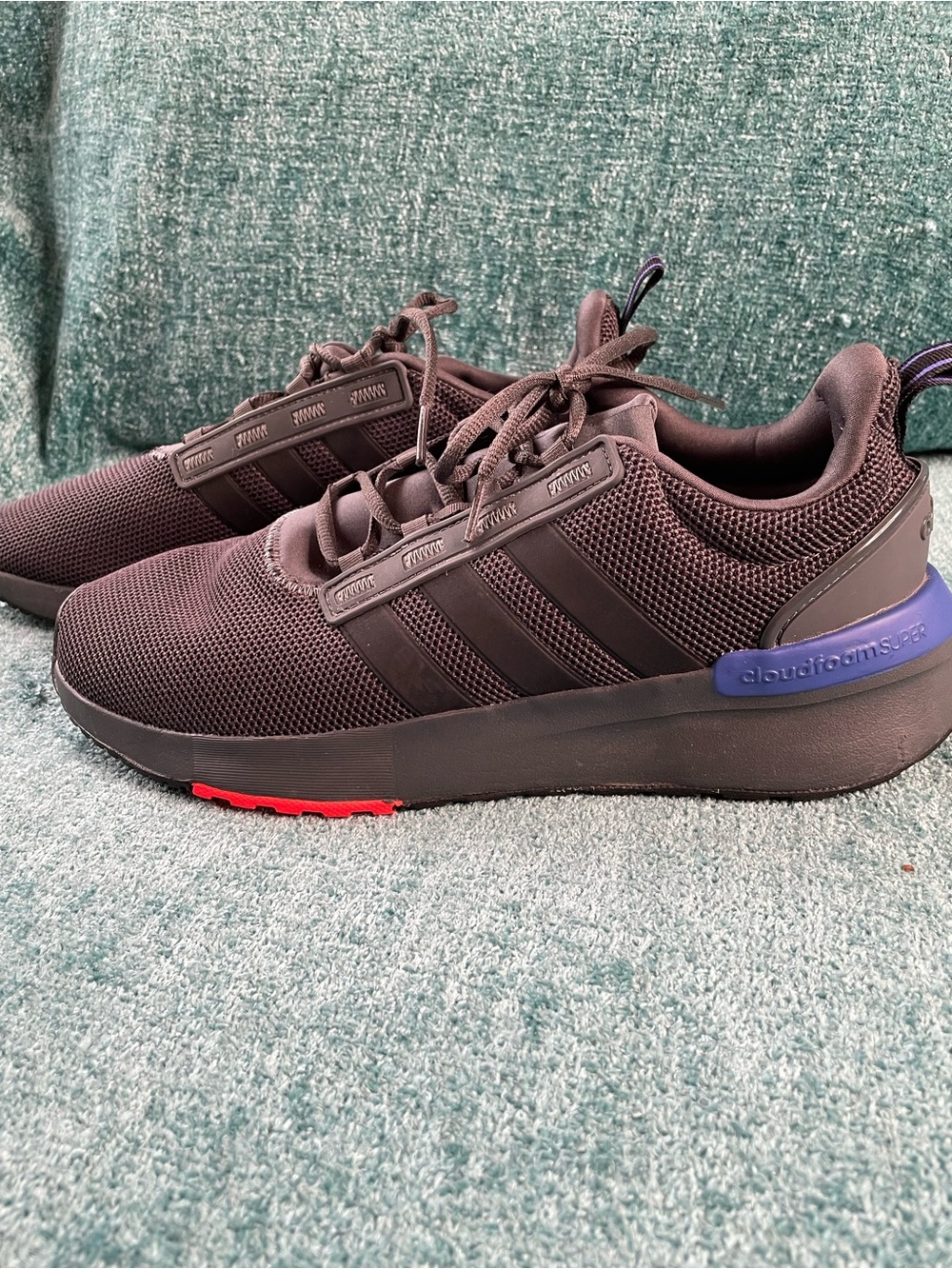 Men’s Adidas Cloudfoams Dark Gray Sneakers w/Blue/Red Accents, Sz 10! 🍁